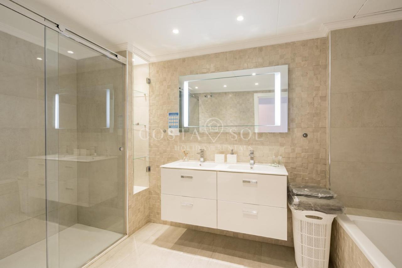 Puerto Marina-Benalmadena Luxury Apartment Dentro De La Isla Екстериор снимка